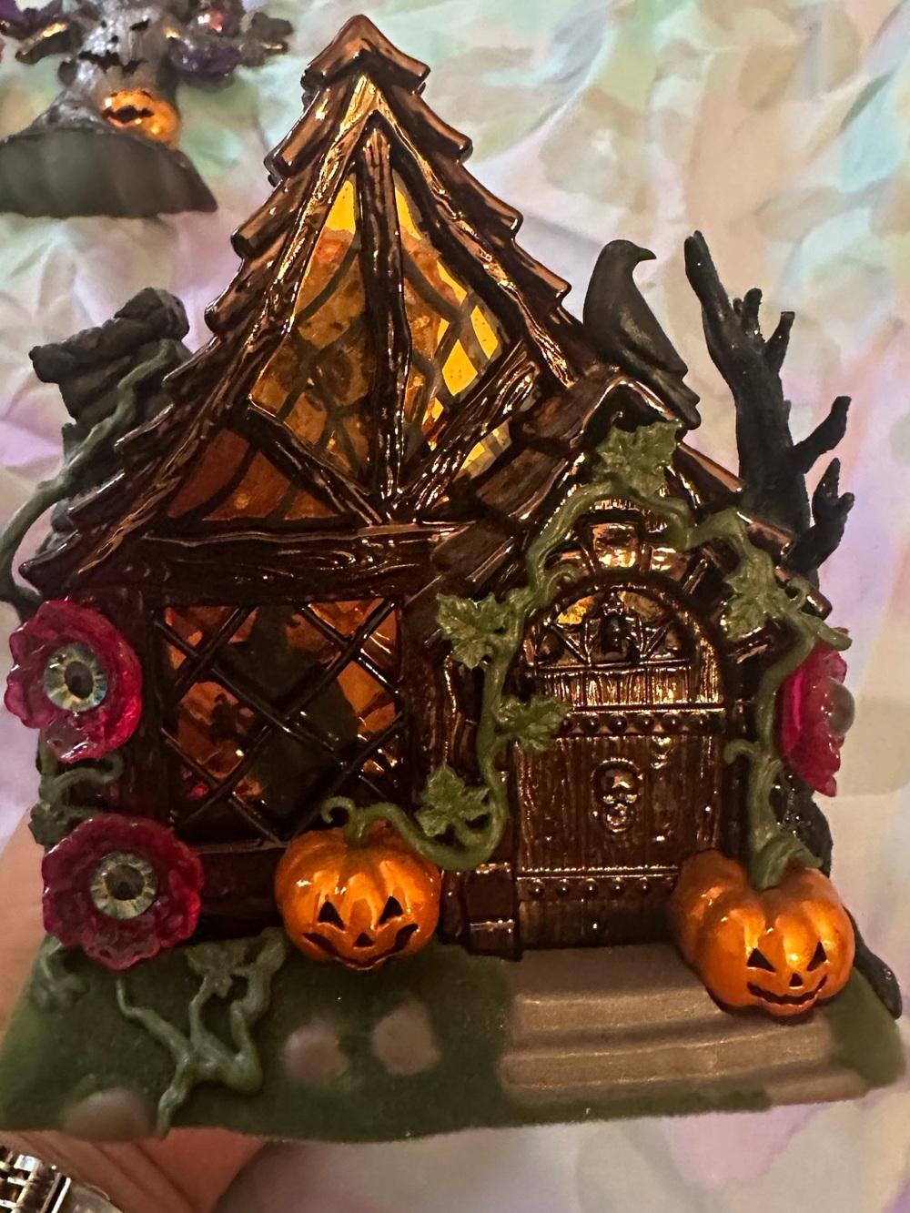 Halloween cottage plug in